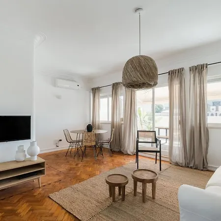 Casa Boma - Lighting With Private Balcony - Campolide I