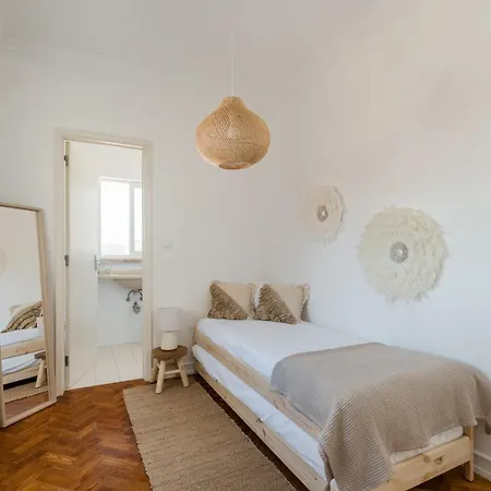 Casa Boma - Lighting With Private Balcony - Campolide I *