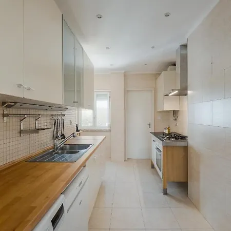 Casa Boma - Lighting With Private Balcony - Campolide I *