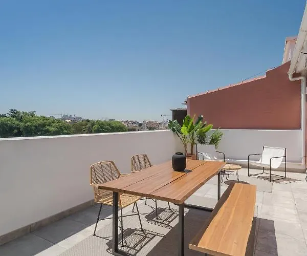 Casa Boma - Lighting With Private Balcony - Campolide I Apartamento