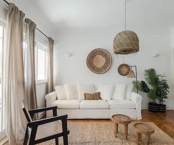 Casa Boma - Lighting With Private Balcony - Campolide I ליסבון