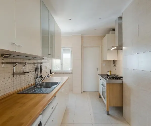 Casa Boma - Lighting With Private Balcony - Campolide I *