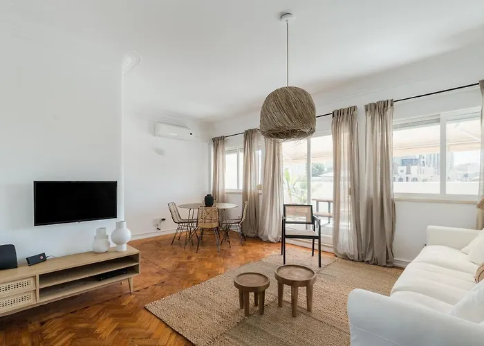 Casa Boma - Lighting With Private Balcony - Campolide I